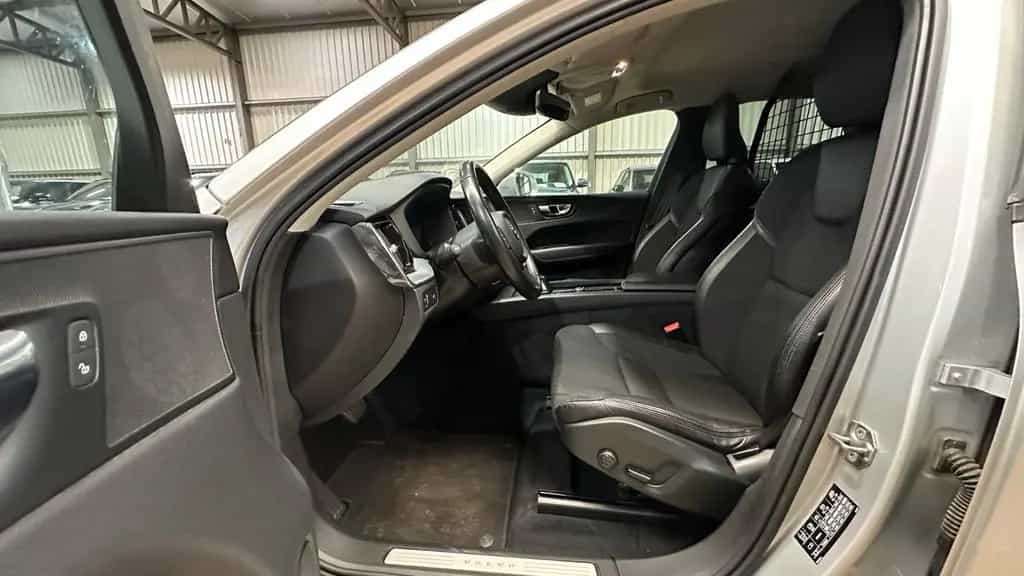 Volvo XC60 XC 60 XC60 Momentum Pro AWD LKW 09/2019-photo-7