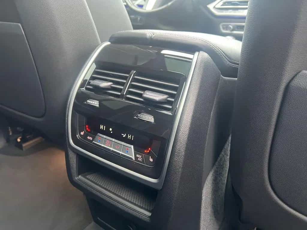 BMW X5 M50 i Laser Pano DrivAssProf Standheiz AHK3,5t 05/2022-photo-22