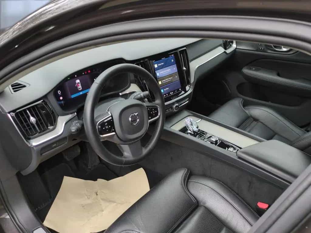 Volvo V60 Plus Dark 02/2024-photo-12
