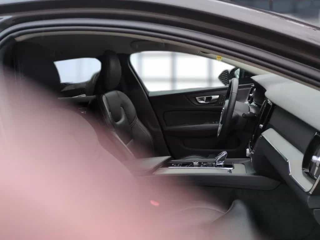 Volvo V60 Plus Dark 02/2024-photo-18