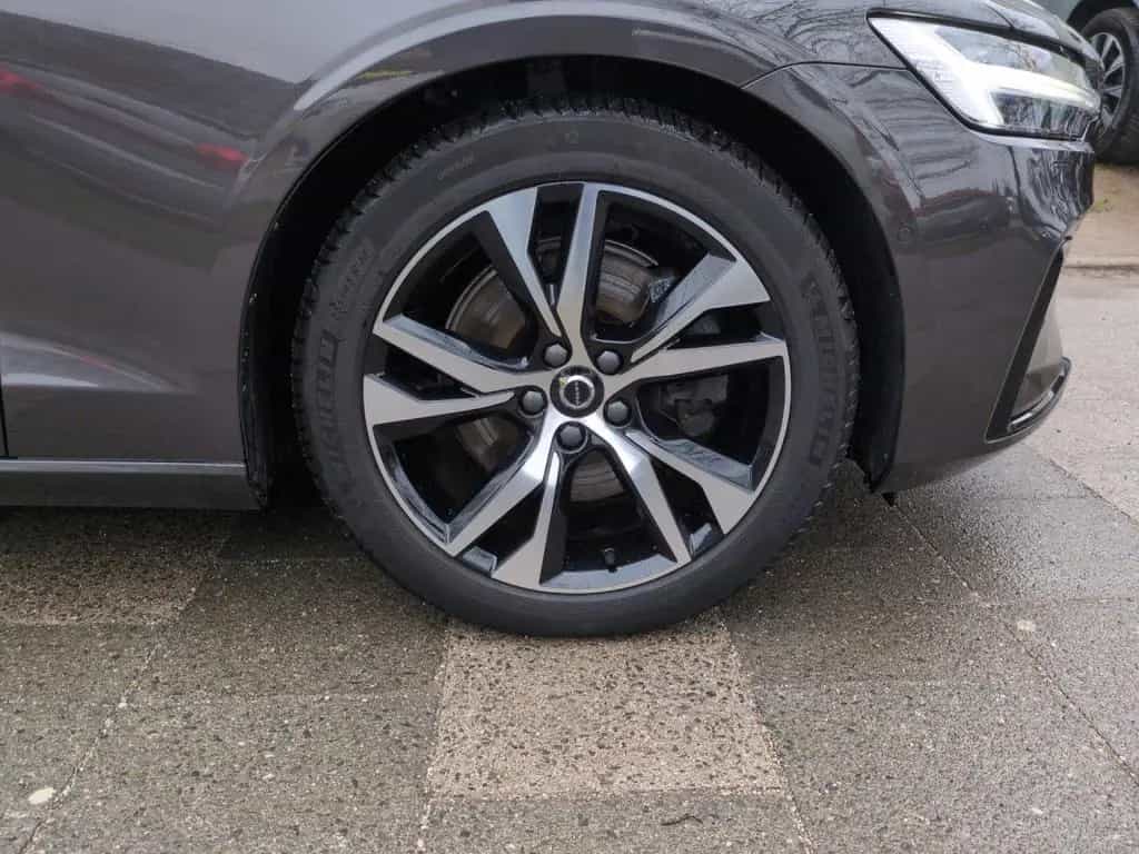 Volvo V60 Plus Dark 02/2024-photo-19