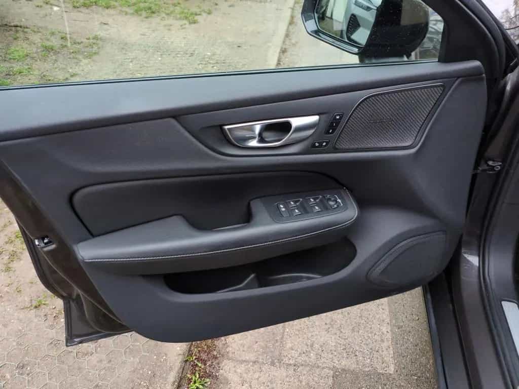 Volvo V60 Plus Dark 02/2024-photo-9