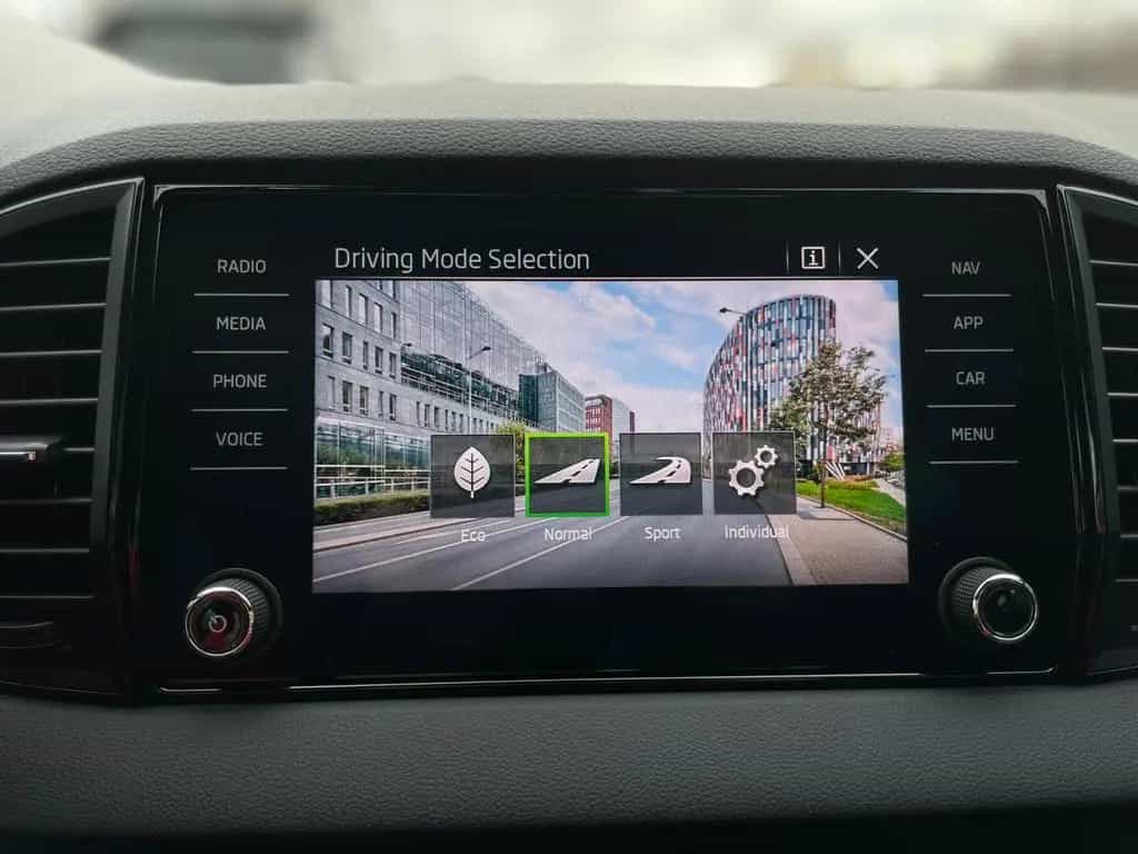 Skoda Karoq Sportline TSI SportLineDSG ACC DAB 1HD 01/2022-photo-43