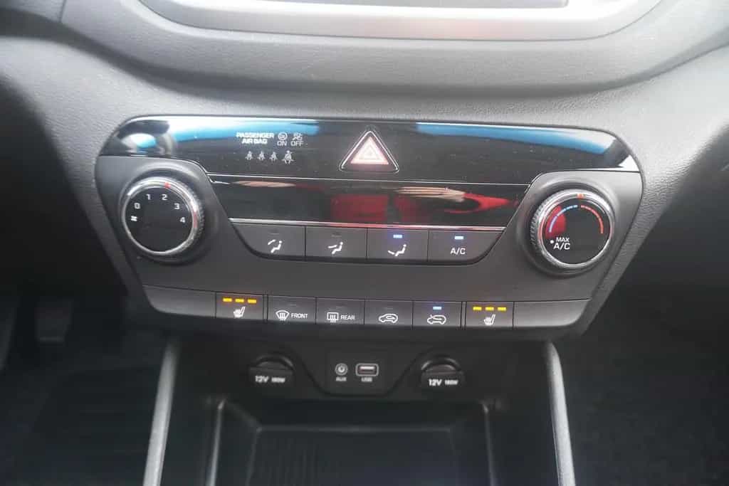 Hyundai TUCSON 1.6 blue Classic Navi Sitzheizung Kamera 06/2018-photo-24