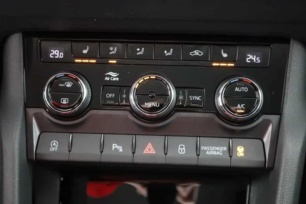 Skoda Karoq 1.5 TSI DSG LED ACC Navi Kamera AHK 01/2026-photo-11