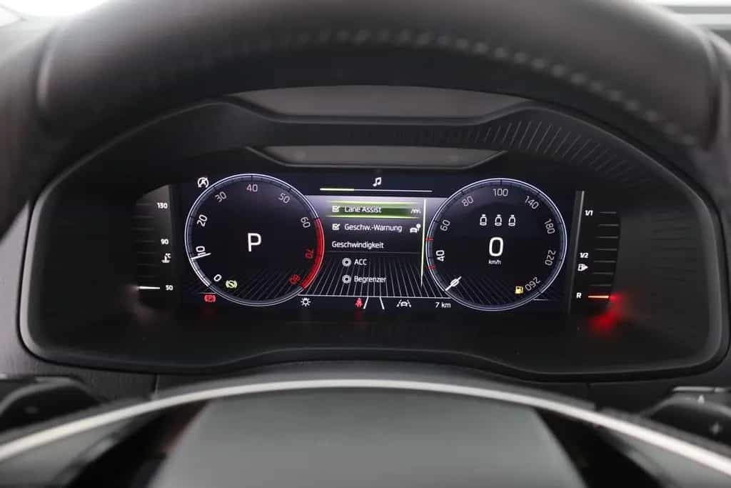 Skoda Karoq 1.5 TSI DSG LED ACC Navi Kamera AHK 01/2026-photo-16