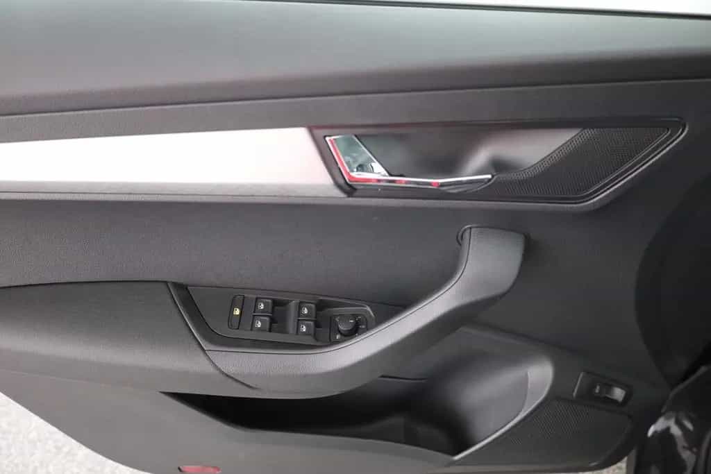 Skoda Karoq 1.5 TSI DSG LED ACC Navi Kamera AHK 01/2026-photo-20