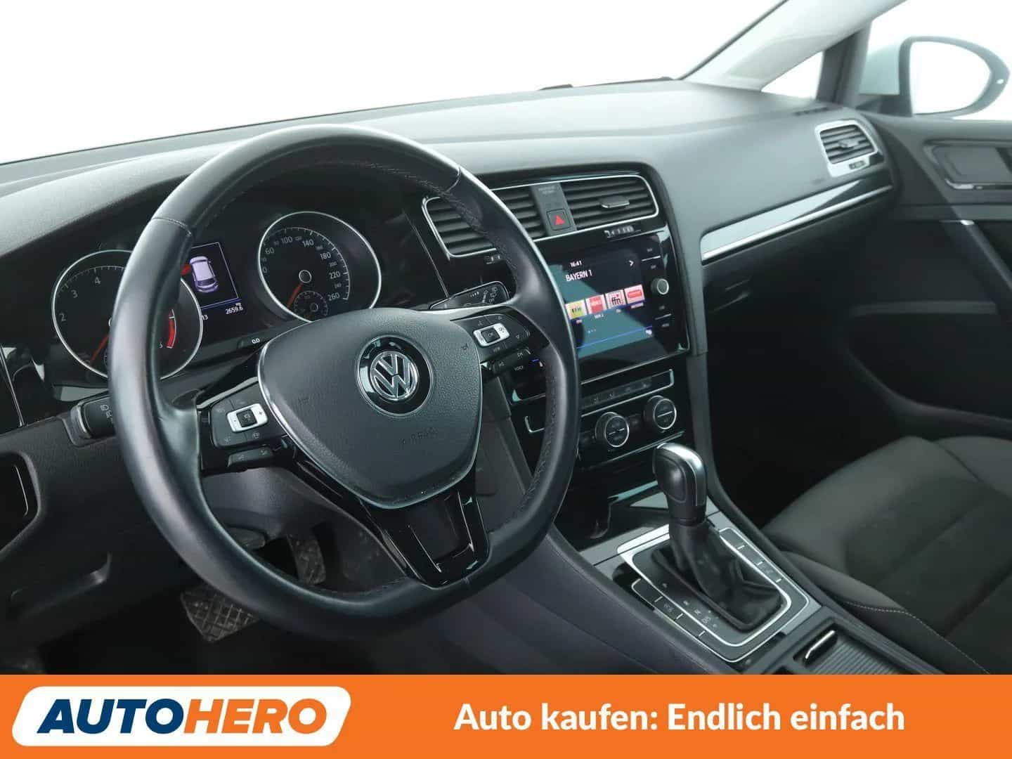 Volkswagen Golf 10/2019-photo-10