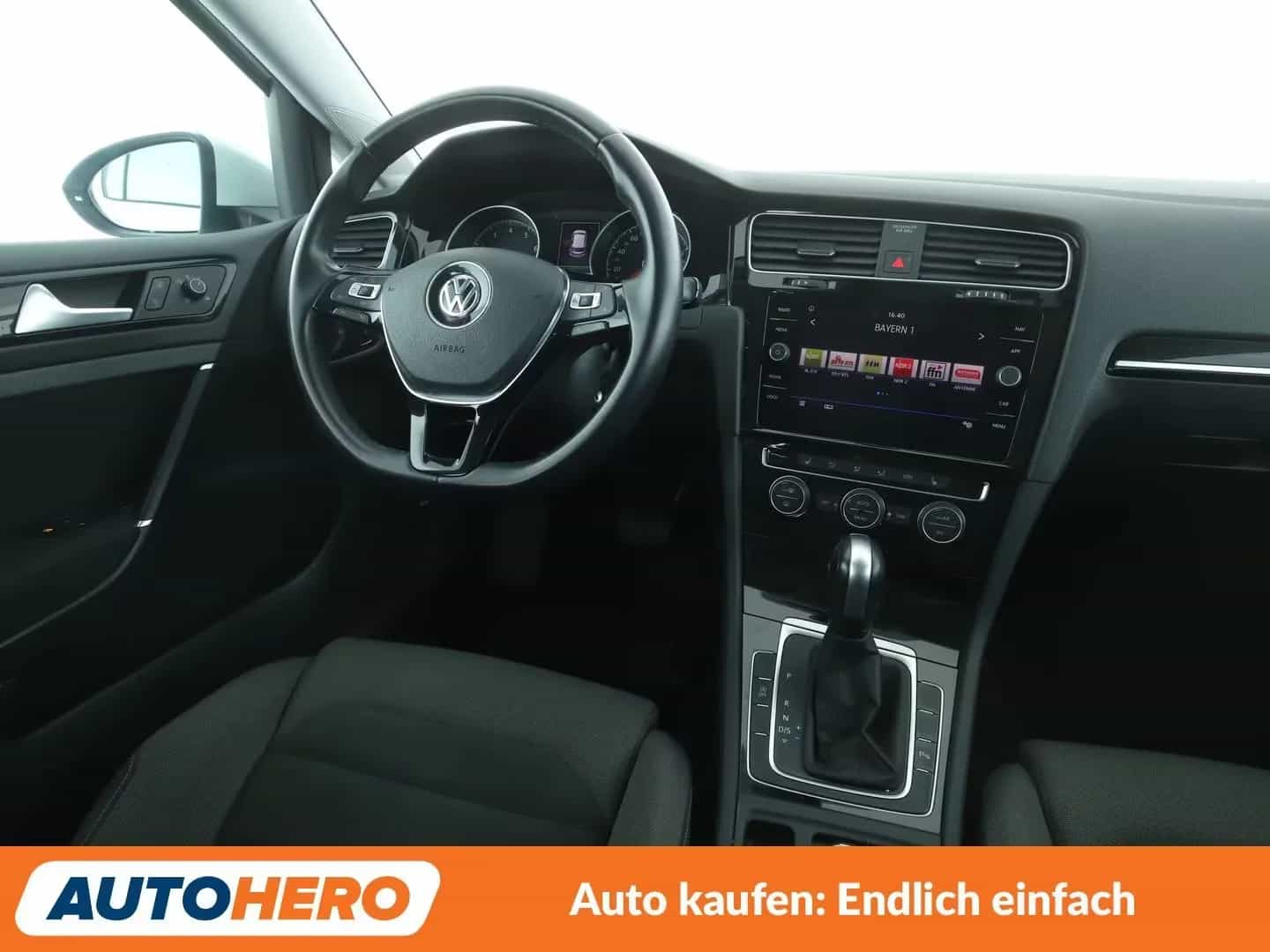 Volkswagen Golf 10/2019-photo-12