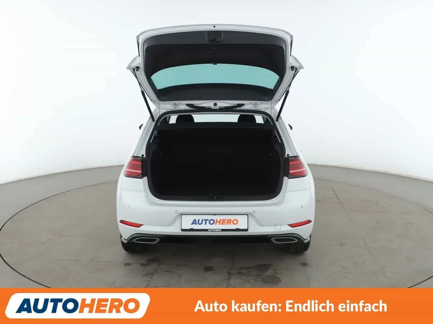 Volkswagen Golf 10/2019-photo-16