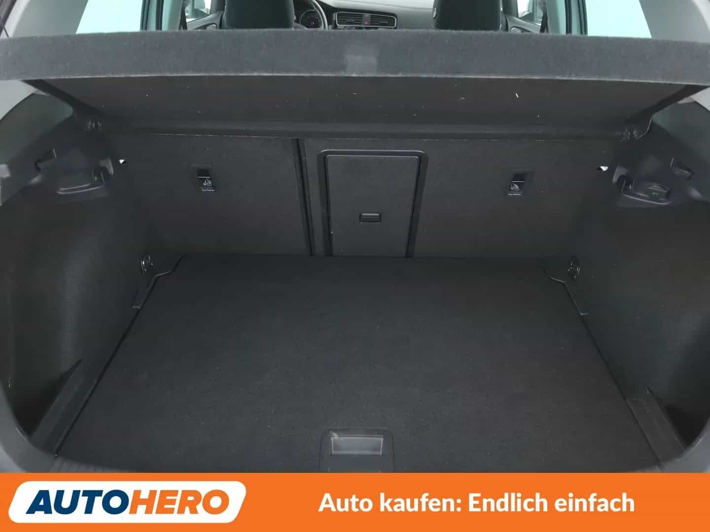 Volkswagen Golf 10/2019-photo-17