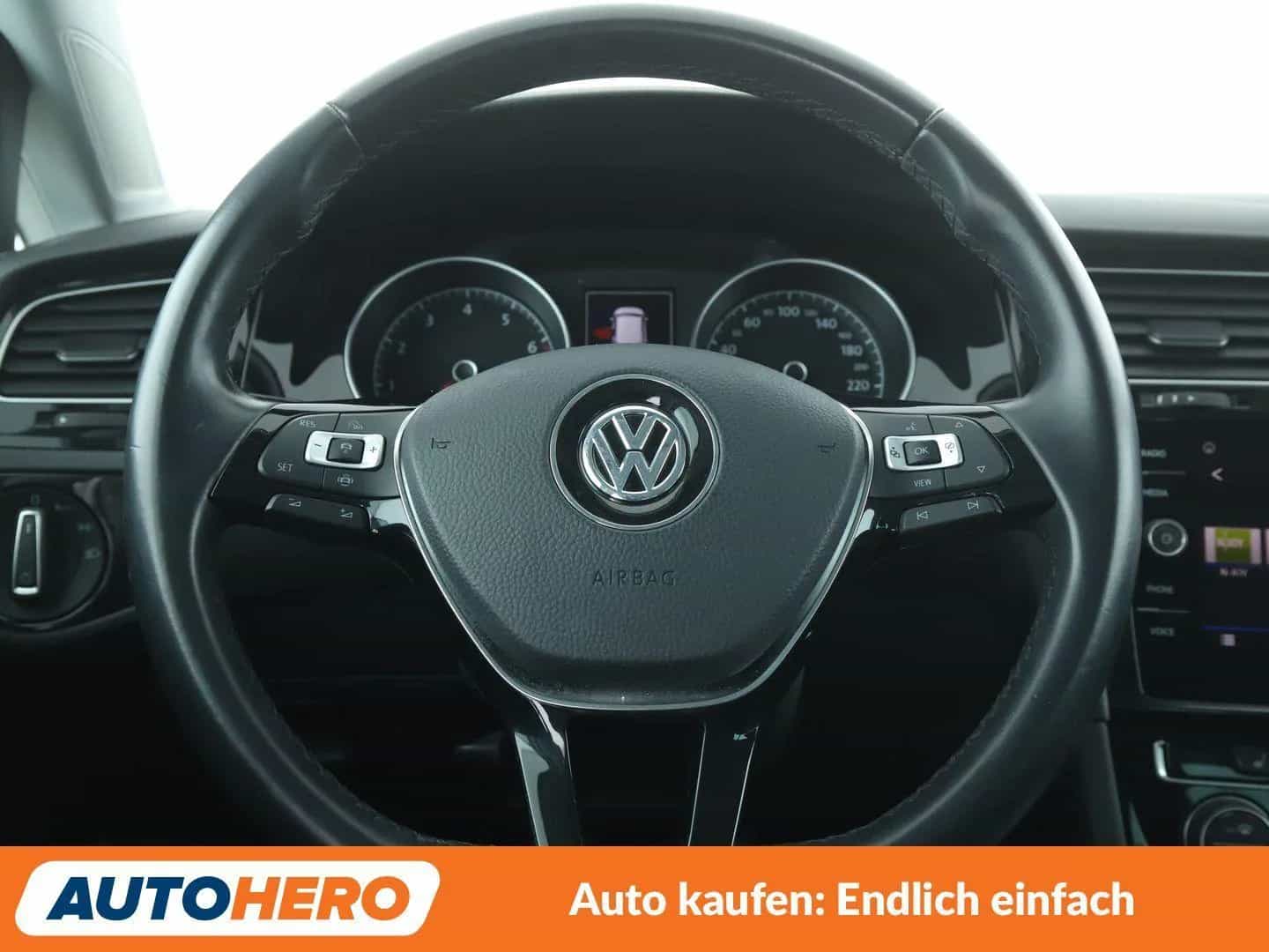 Volkswagen Golf 10/2019-photo-18