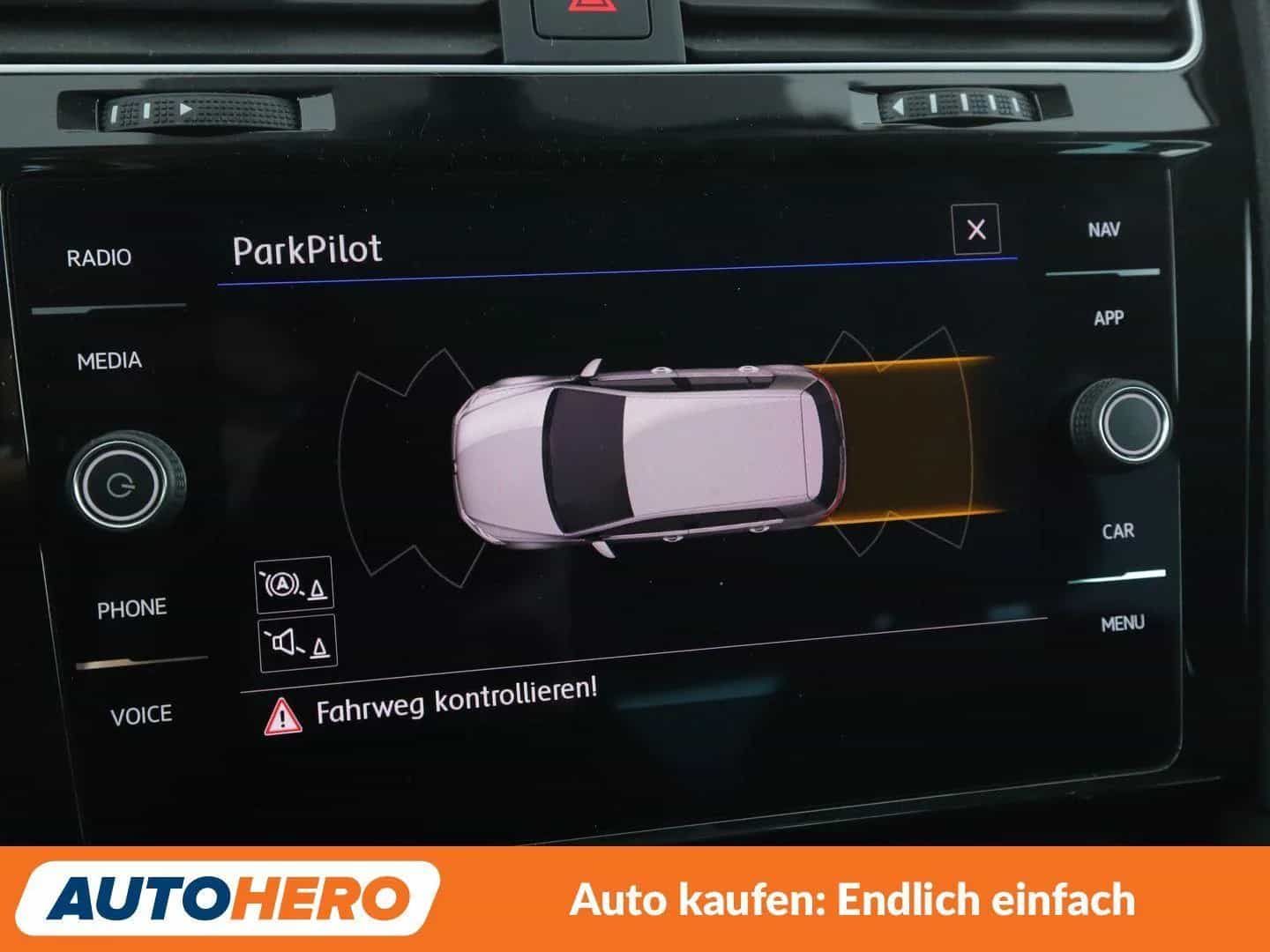 Volkswagen Golf 10/2019-photo-21