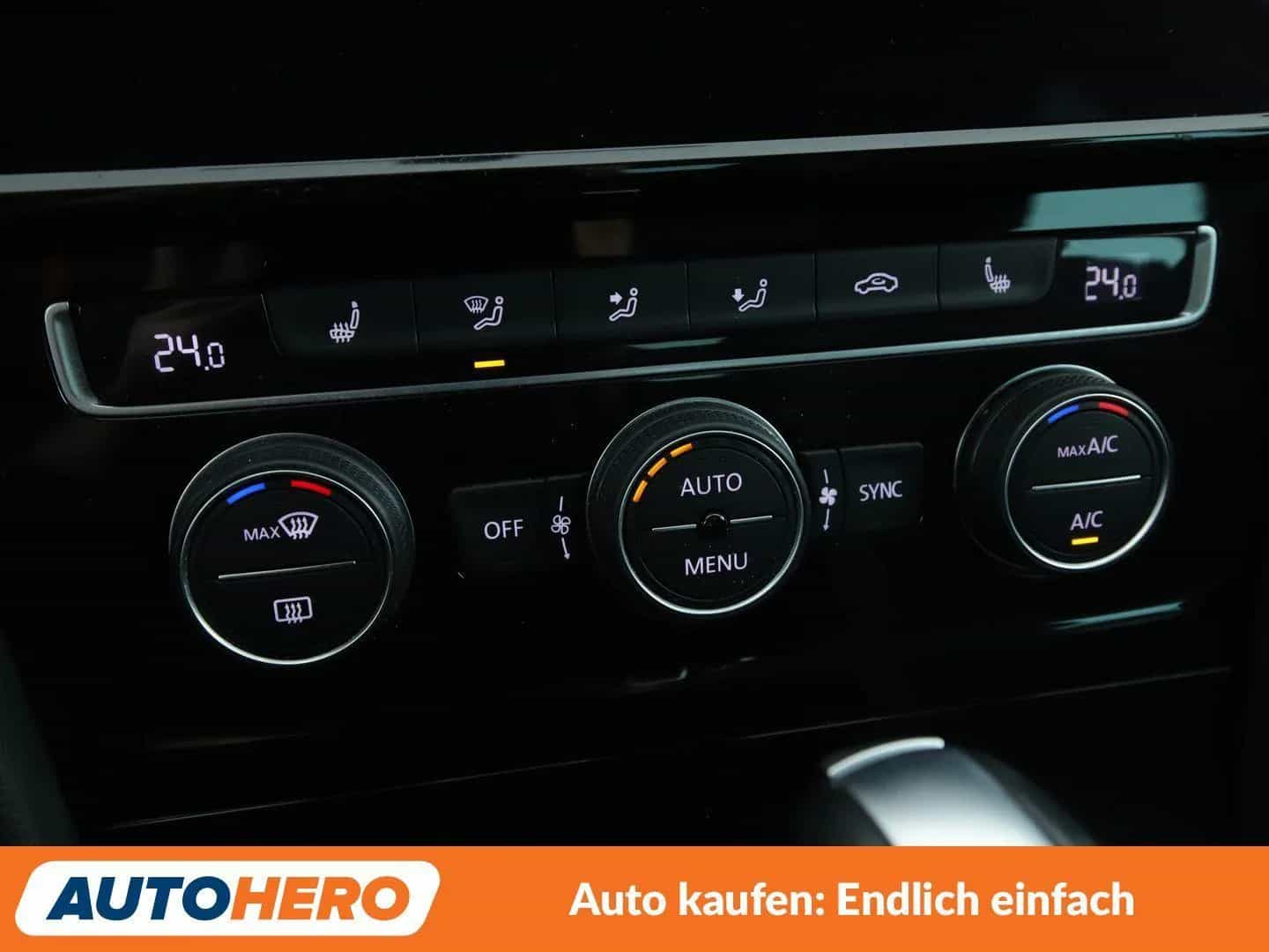 Volkswagen Golf 10/2019-photo-22