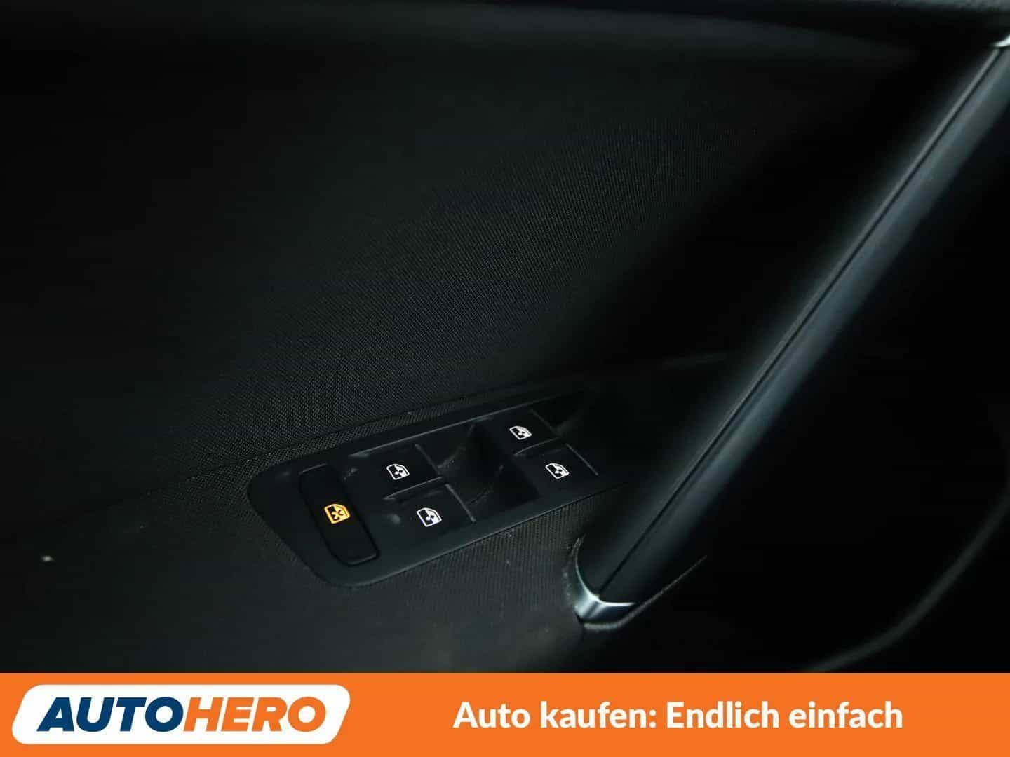 Volkswagen Golf 10/2019-photo-25