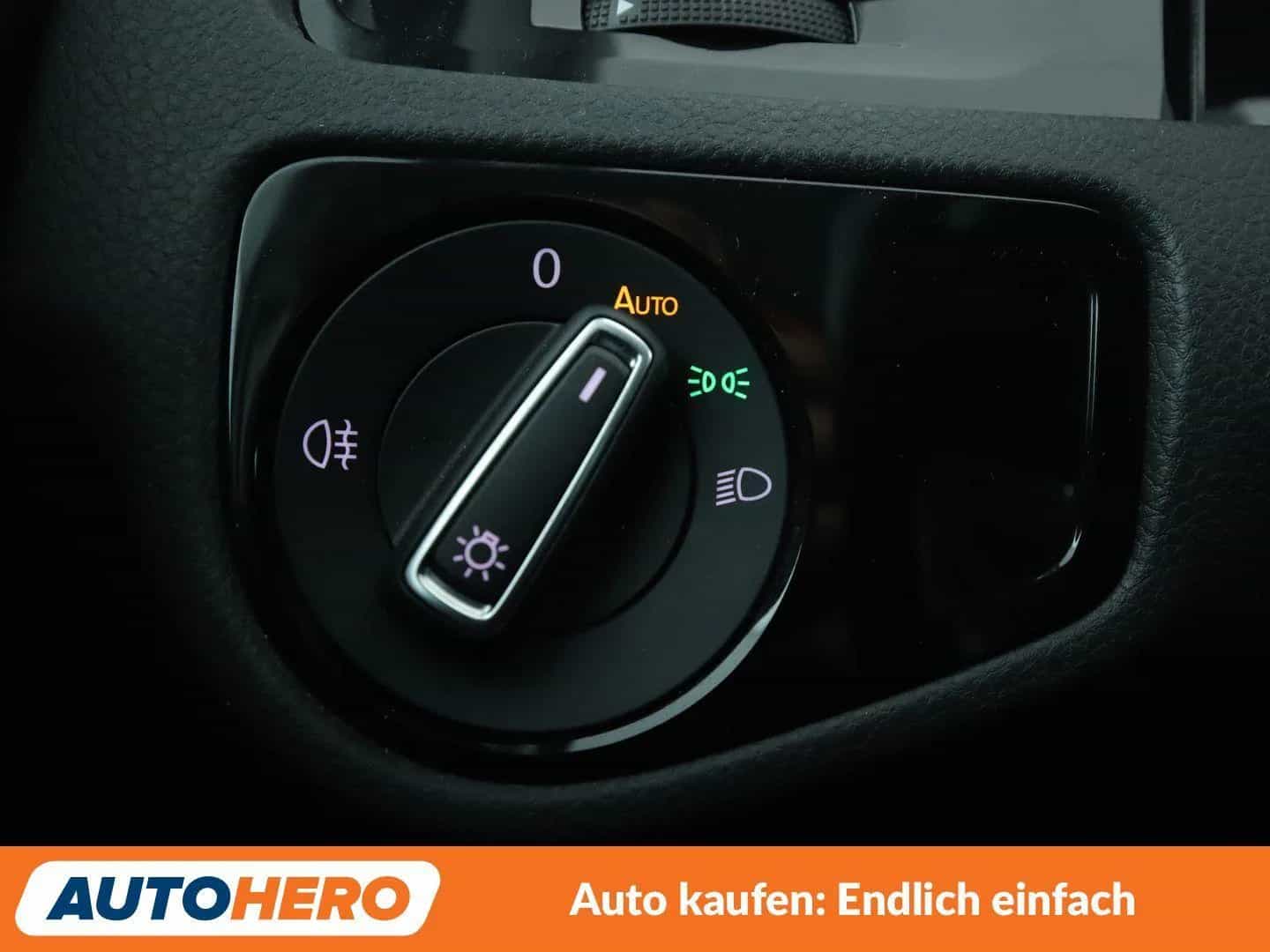 Volkswagen Golf 10/2019-photo-26