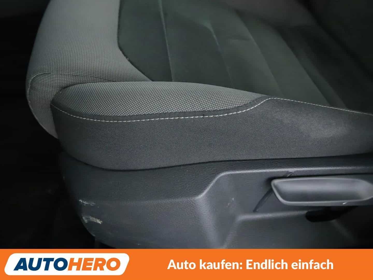 Volkswagen Golf 10/2019-photo-27