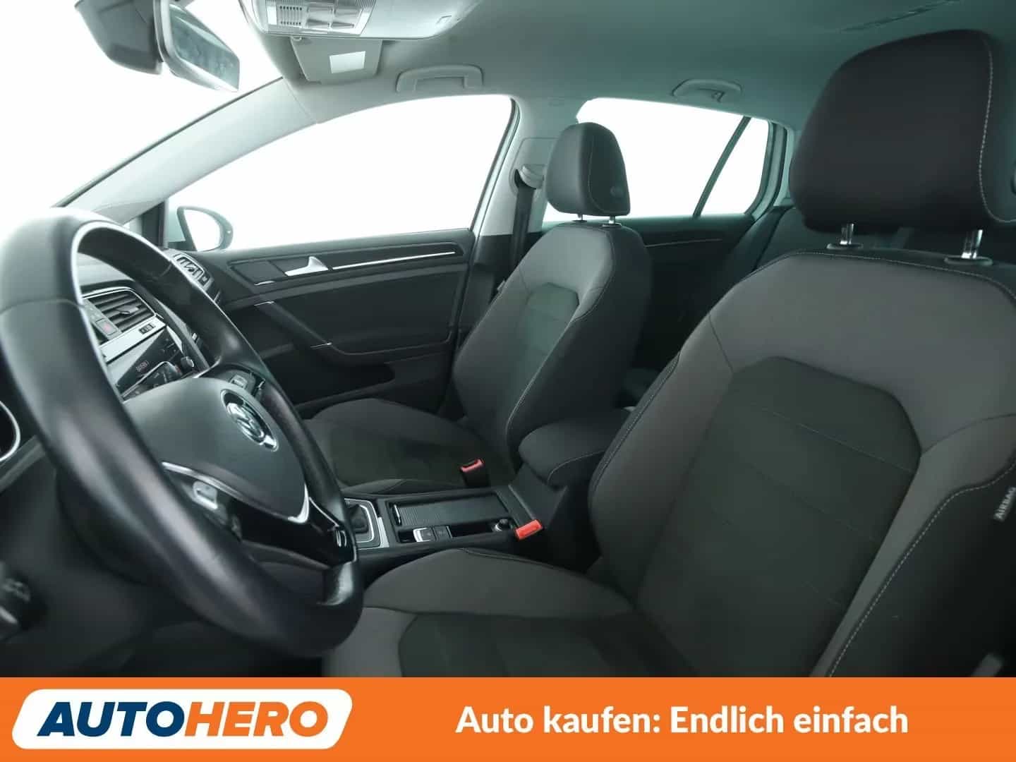 Volkswagen Golf 10/2019-photo-9