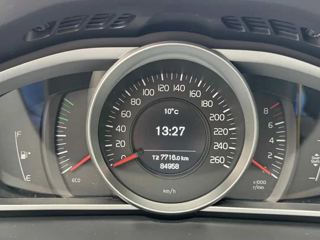 Volvo V40 T2 09/2016-photo-12
