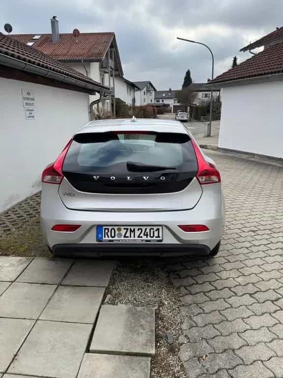 Volvo V40 T2 09/2016-photo-2