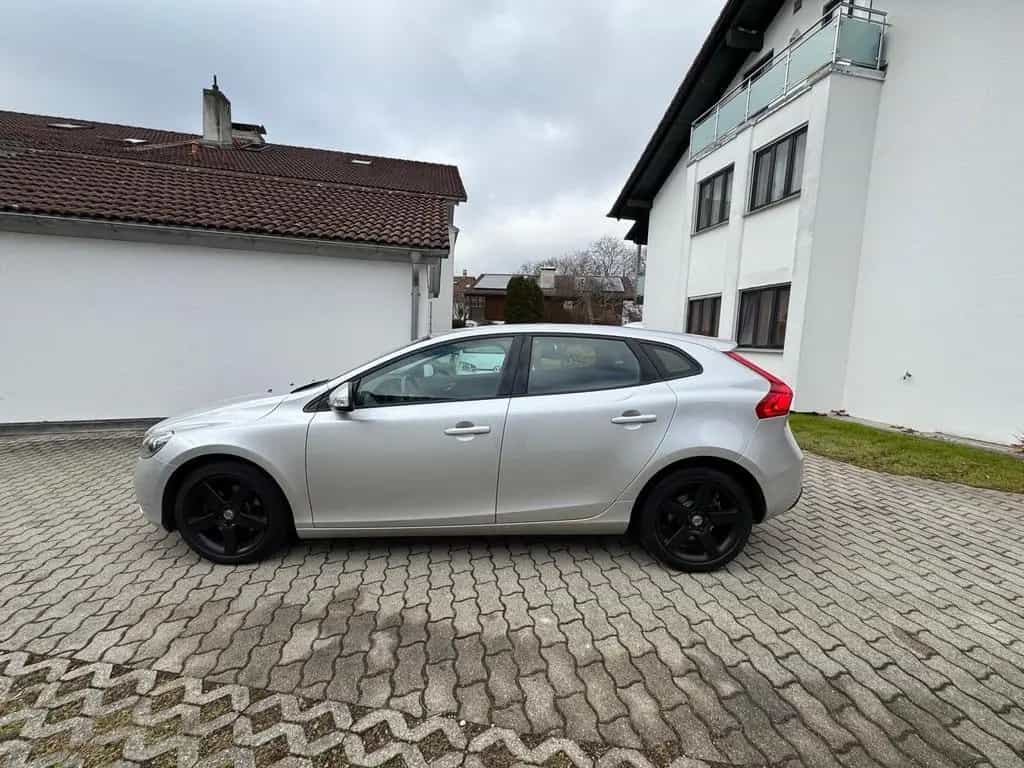 Volvo V40 T2 09/2016-photo-4