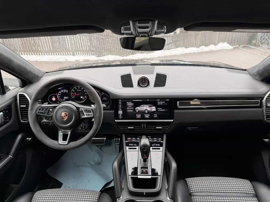 Porsche Cayenne 01/2020-photo-18