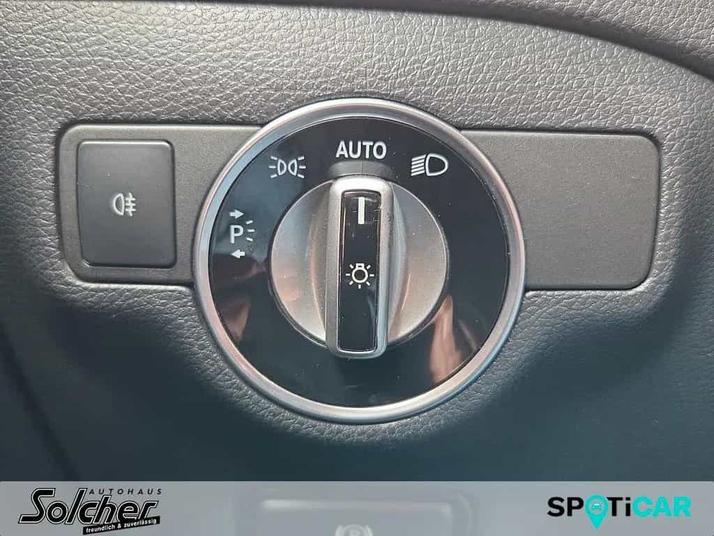 Mercedes-Benz GLA 200 AMG Line*Automatik*Navi*Panoramadach* 04/2019-photo-18