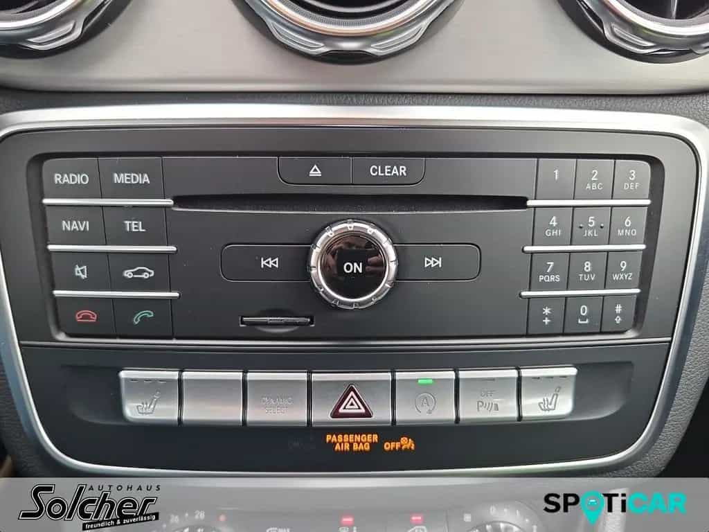 Mercedes-Benz GLA 200 AMG Line*Automatik*Navi*Panoramadach* 04/2019-photo-22