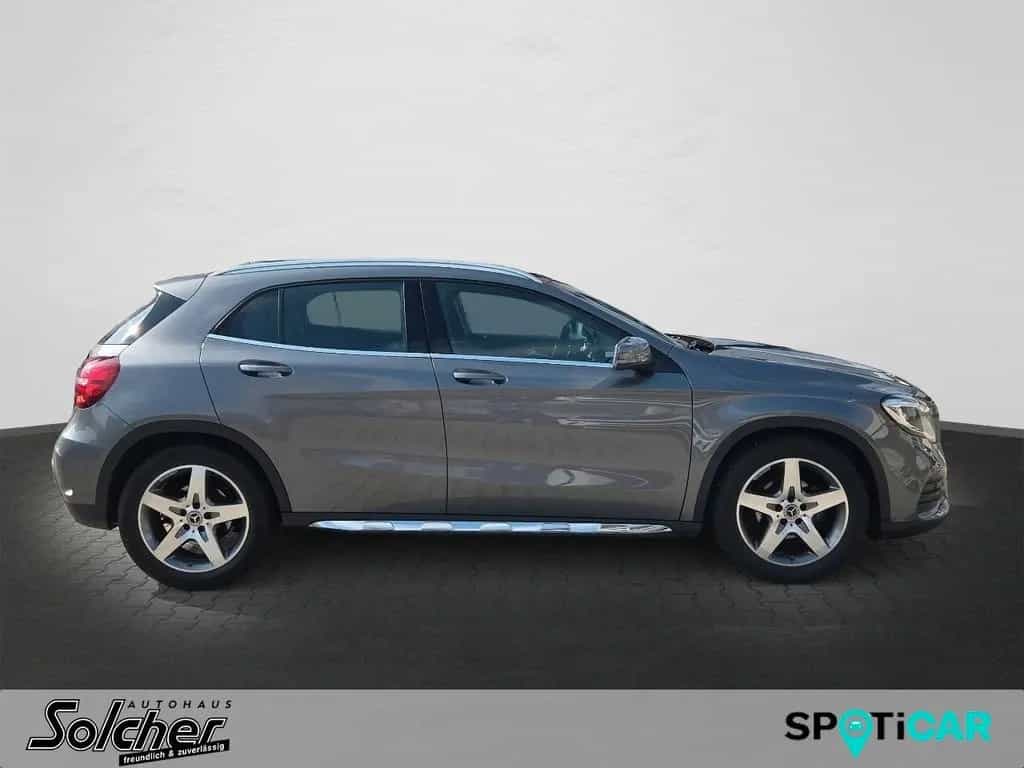Mercedes-Benz GLA 200 AMG Line*Automatik*Navi*Panoramadach* 04/2019-photo-3