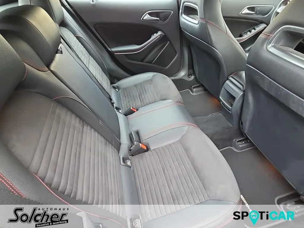 Mercedes-Benz GLA 200 AMG Line*Automatik*Navi*Panoramadach* 04/2019-photo-9
