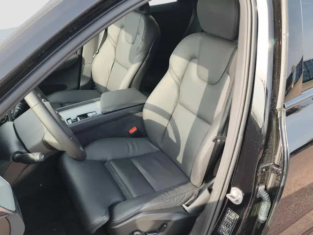 Volvo XC60 B4 Plus Dark AWD 01/2024-photo-11