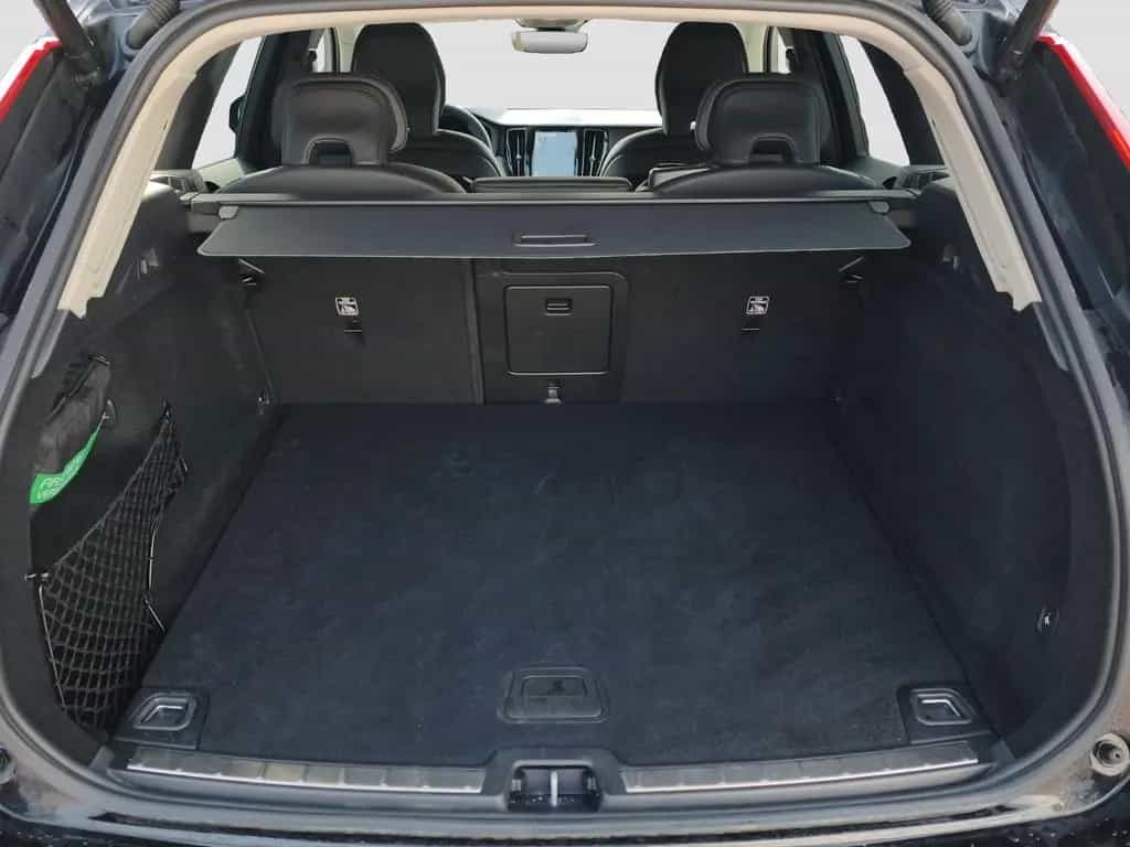 Volvo XC60 B4 Plus Dark AWD 01/2024-photo-13