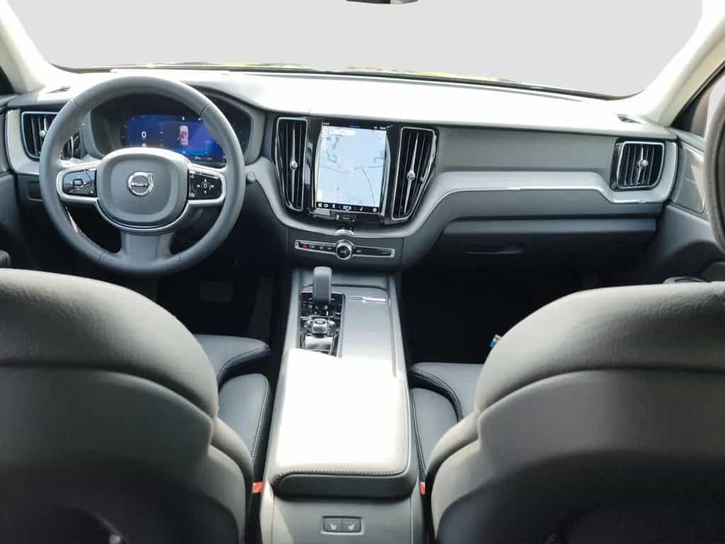 Volvo XC60 B4 Plus Dark AWD 01/2024-photo-7