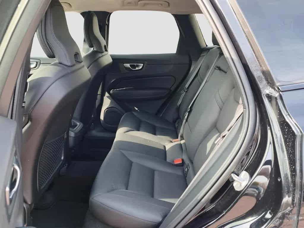 Volvo XC60 B4 Plus Dark AWD 01/2024-photo-9