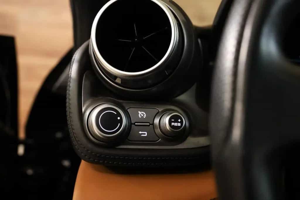Ferrari GTC4Lusso V12 HELE|Novitec|Pass Display|Pano|JBL 01/2017-photo-22