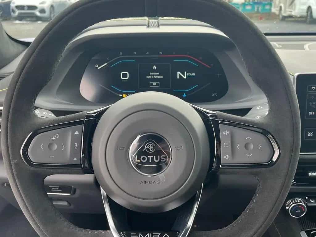 Lotus Emira V6 SE null-photo-8