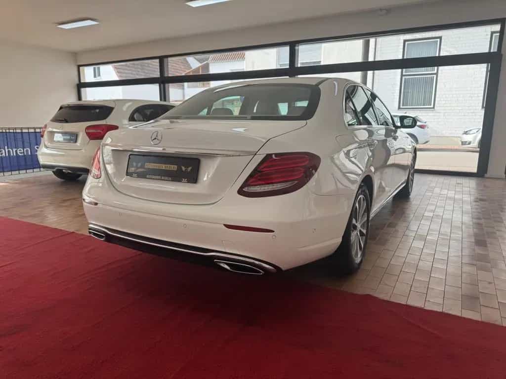 Mercedes-Benz E-Class 220d Limousine/2.HND/SCKHFT/MULTIB/WIDESCR/EU6 09/2016-photo-11