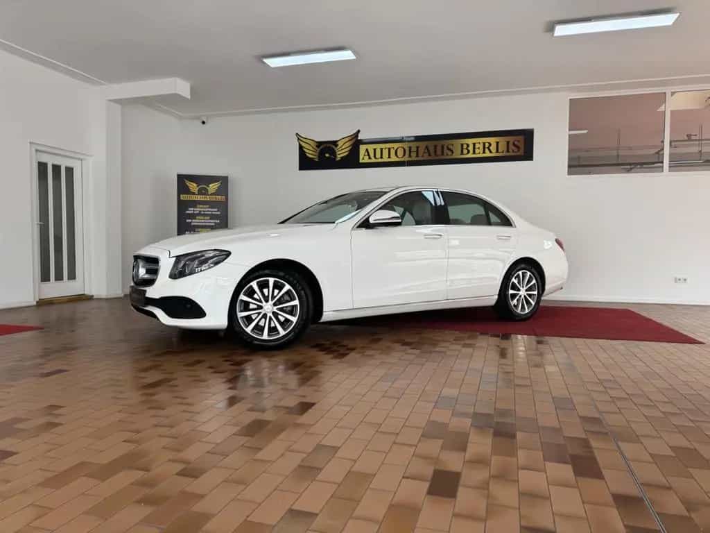 Mercedes-Benz E-Class 220d Limousine/2.HND/SCKHFT/MULTIB/WIDESCR/EU6 09/2016-photo-2