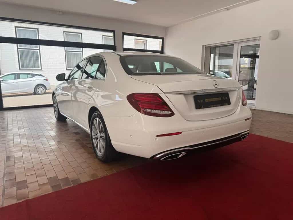 Mercedes-Benz E-Class 220d Limousine/2.HND/SCKHFT/MULTIB/WIDESCR/EU6 09/2016-photo-9