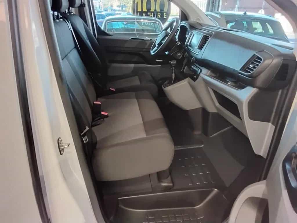 Opel Zafira Vivaro Bus 9 Sitze AHK vom Opel Partner 01/2021-photo-11