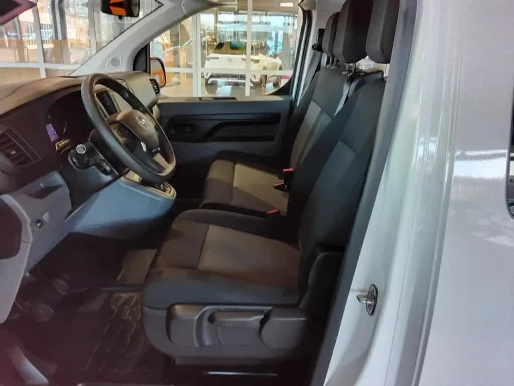 Opel Zafira Vivaro Bus 9 Sitze AHK vom Opel Partner 01/2021-photo-3