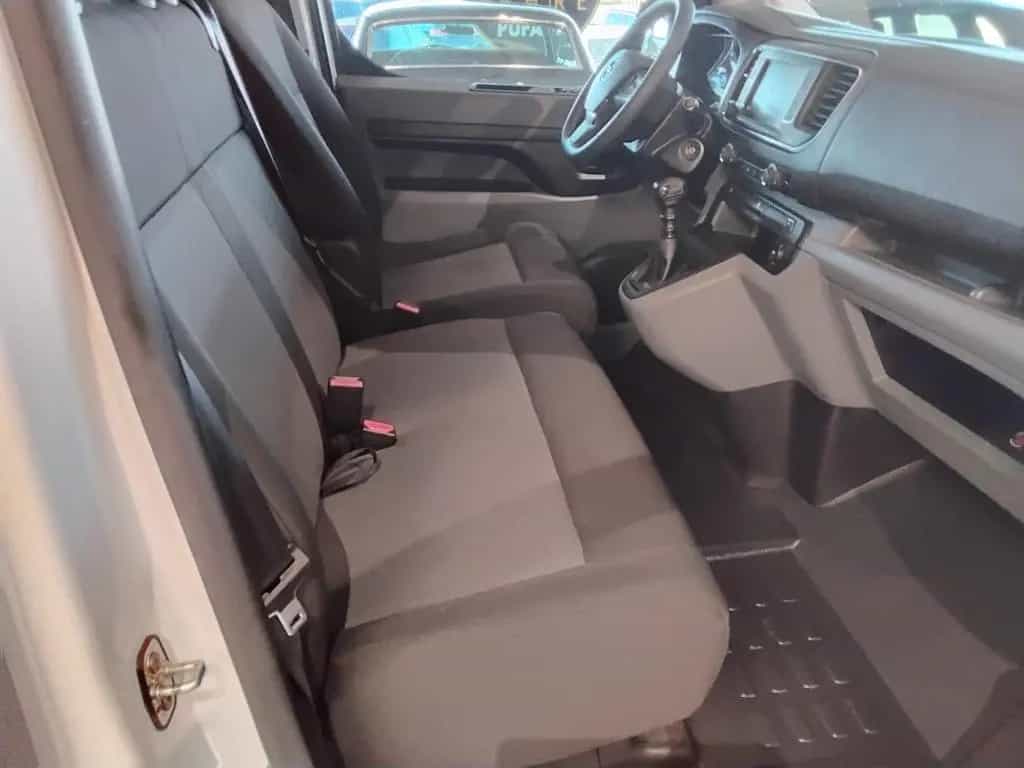 Opel Zafira Vivaro Bus 9 Sitze AHK vom Opel Partner 01/2021-photo-4