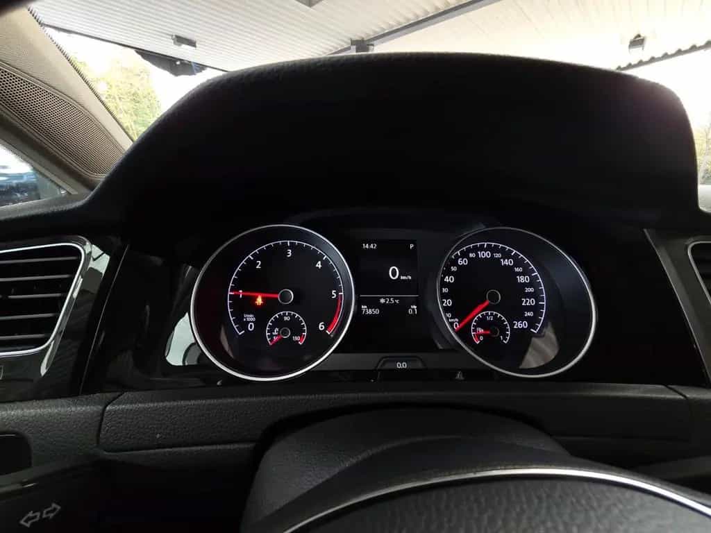 Volkswagen Golf VII Lim. 2.0 TDI Highline BMT PDC/NAVI 12/2014-photo-26