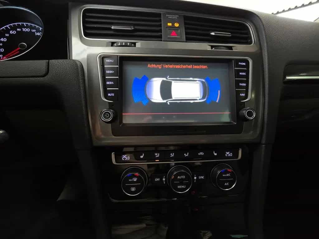 Volkswagen Golf VII Lim. 2.0 TDI Highline BMT PDC/NAVI 12/2014-photo-27