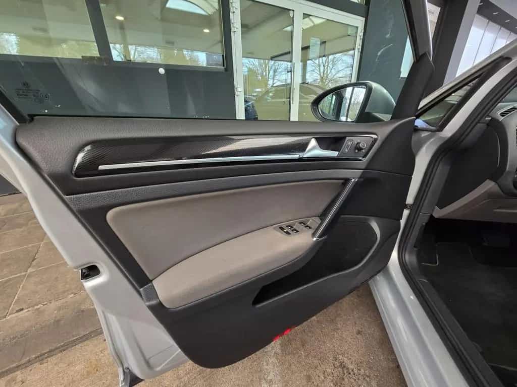 Volkswagen Golf VII Lim. 2.0 TDI Highline BMT PDC/NAVI 12/2014-photo-40