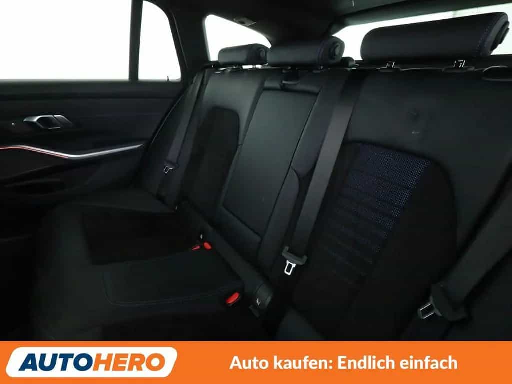 BMW 330 i xDrive M Sport Aut.*NAVI*LED*HUD*ACC*PDC* 09/2020-photo-13