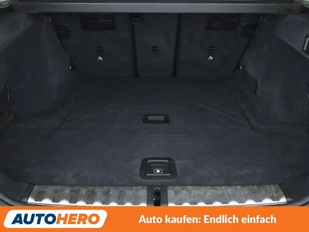 BMW 330 i xDrive M Sport Aut.*NAVI*LED*HUD*ACC*PDC* 09/2020-photo-17