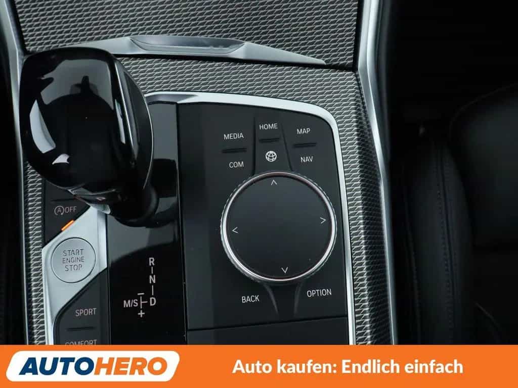 BMW 330 i xDrive M Sport Aut.*NAVI*LED*HUD*ACC*PDC* 09/2020-photo-22