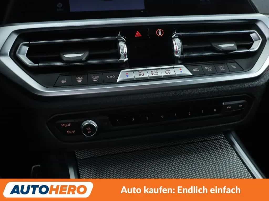 BMW 330 i xDrive M Sport Aut.*NAVI*LED*HUD*ACC*PDC* 09/2020-photo-25