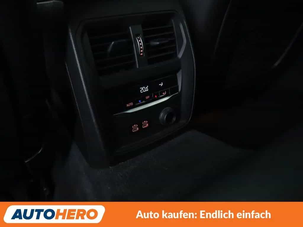 BMW 330 i xDrive M Sport Aut.*NAVI*LED*HUD*ACC*PDC* 09/2020-photo-32